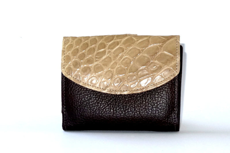 Anne  Silk crocodile with a chocolate leather purse