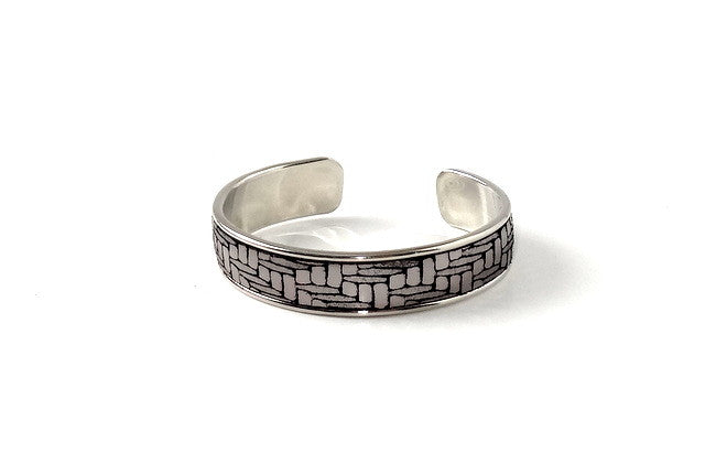 Bangle - open ended (Sunny) Leather & metal in nickel - silver zig zag leather