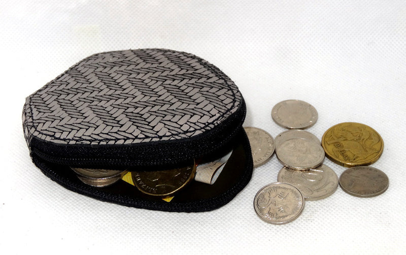 Coin Purse - Snappy leather with zip silver zig zag